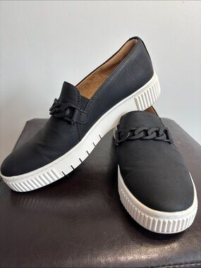 Naturalizer Black Slip-On Loafers with White Platform Sole and Chain Accent